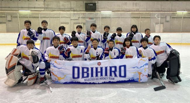 日本一目指し挑む　アイスホッケー全日本少年大会小学生と中学生の帯広選抜