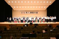出演者全員で「故郷（ふるさと）」を合唱して会場をひとつにした