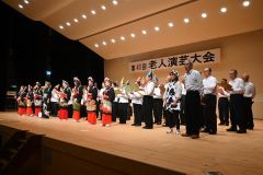 出演者全員で「故郷（ふるさと）」を合唱して会場をひとつにした