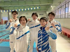 ジュニアオリンピックカップ春季大会で健闘を誓うＪＯＹＦＩＴ帯広スイミングスクールの（左から）箱崎光希、山村まゆり、野原淳平、山村陸、磯村克之
