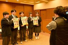 （左から）まめふぇす記者会見に挑む本別高校の久保田さん、山形さん、山岡さん、平田さん、中塚さん