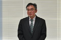 あいさつする林会長