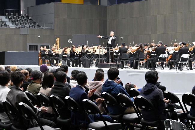 札響が迫力の演奏　よつ葉アリーナ十勝開館５周年演奏会に１１００人