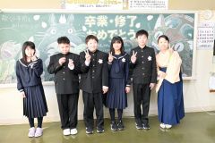 仙美里小最後の卒業式を迎えた６年生児童