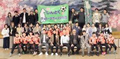 しんとくサッカー少年団が卒団式　関係者８０人が祝う