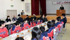 町関係者らが全道優勝を祝す　清水御影アイスホッケー少年団 6