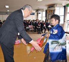 最後の卒園児「鍵」返却　西中音更へきち保育所が閉所
