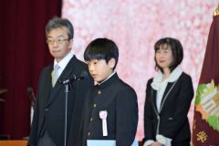 卒業証書を受け取った卒業生一人ひとりがは中学進学に向け決意表明をした（更別、長尾悦郎通信員撮影）