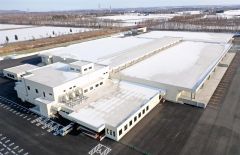 建設工事が完了し、巨大な姿を現した新しいホクレン十勝区家畜市場。日本最大規模の市場となる（塩原真がドローンで撮影）