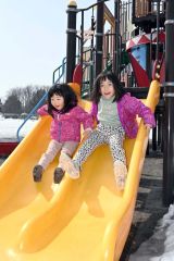 25日、管内4月の陽気、気温上昇 3