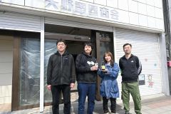 ＪＲ芽室駅前の空き店舗でビール醸造所を開設を目指すまちなか応援隊のメンバーたち。右から高橋理事、牛嶋理事、藤井信二理事、高道豊副理事長