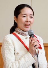 自らの経験に基づいて「ホントに必要な防災備蓄」をテーマに講演する徳本さん