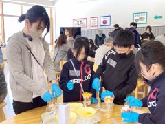 多世代がパフェづくりとボッチャ競技で交流した