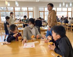 多世代がパフェづくりとボッチャ競技で交流した