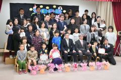 最後の卒園児３人送り出し閉園　大樹尾田認定こども園おひさま７０年に幕
