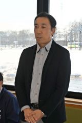 あいさつするチームなつぞらリーダーの中橋さん