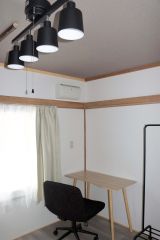 生徒が利用する個室。ベッドや机を完備した