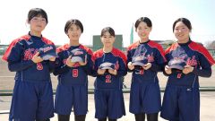全国の舞台でプレーした道選抜の（右から）宇佐美凛、印銀琴羽、及川禾陽寧、篠島愛咲、前田和雅（大賀章好撮影）
