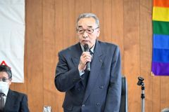 あいさつする亀田組合長