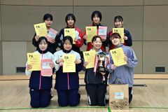 女子の入賞ペア。前列右から優勝の阿部涼花と金田菜央のペア