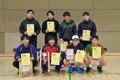 男子の入賞ペア。前列左から小原拓馬と増田善三郎のペア