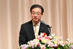 祝辞を述べる米沢市長