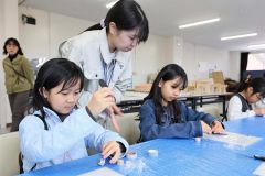 帯工高生が木材でものづくり体験教室　帯広市児童会館