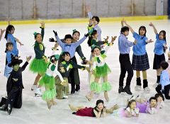 演技華やかに　フィギュア全十勝エキシビション大会