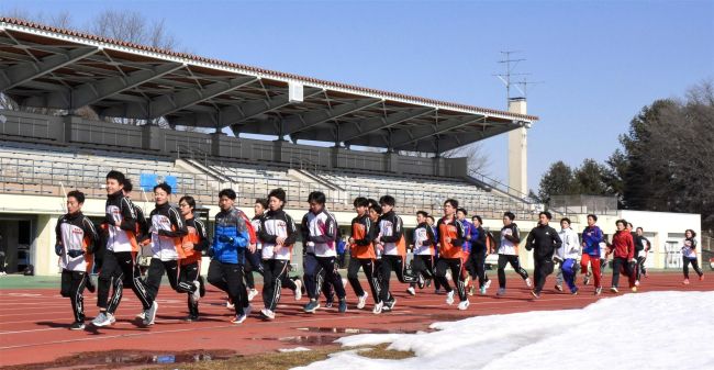 トラックに足音響く　帯広の森陸上競技場今季オープン