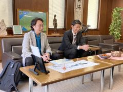 「新体制でＪＦＬ目指す」などと語った北海道十勝スカイアースの金澤宗一郎社長（左）と長野聡副社長