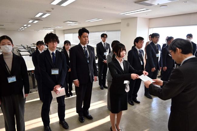 新規採用６０人に辞令交付　帯広市