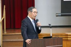 ７期目に向けて訓示する竹中町長