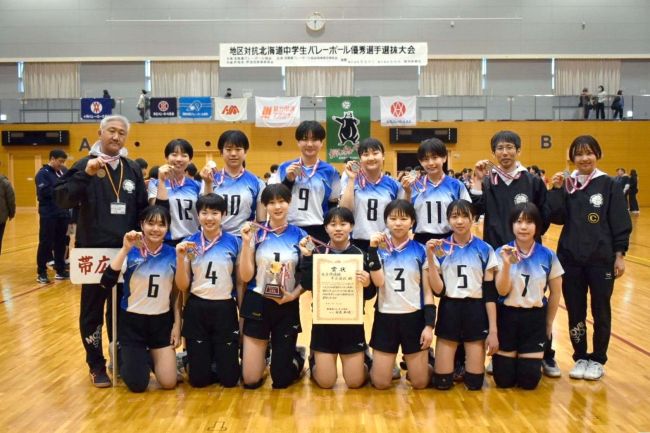 帯広選抜女子連覇逃すも準Ｖ、男子健闘３位　道中学選抜バレー
