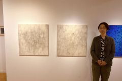 鉛筆素描作品２点を出品した細木さん