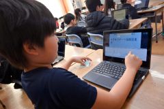 明和小と栄小でタブレットで交流授業 2