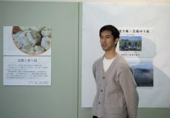 ユリ根の展示を解説したＪＡ忠類青年部の赤坂さん
