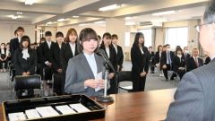 専門分野の学びへ一歩踏み出す　３専門学校で入学式