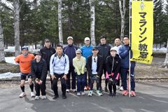 マラソン教室の参加者とコーチ