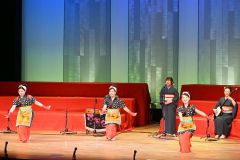 青森県黒石市で活動する「荒田流宝声会」の手踊りとの演目