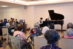 施設にピアノの音色お届け　餌取ピアノ教室～こぼれ話 2