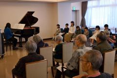 施設にピアノの音色お届け　餌取ピアノ教室～こぼれ話 3