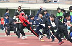 一流コーチが走り改善指導　小中高生４８９人学ぶ　クレーマー陸上スクール 19
