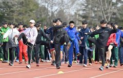一流コーチが走り改善指導　小中高生４８９人学ぶ　クレーマー陸上スクール 26