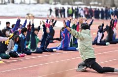 一流コーチが走り改善指導　小中高生４８９人学ぶ　クレーマー陸上スクール 27