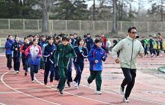 一流コーチが走り改善指導　小中高生４８９人学ぶ　クレーマー陸上スクール 28