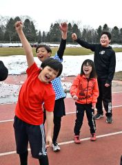 一流コーチが走り改善指導　小中高生４８９人学ぶ　クレーマー陸上スクール 29