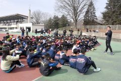一流コーチが走り改善指導　小中高生４８９人学ぶ　クレーマー陸上スクール 2