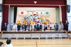 芽室西小の新１年生（芽室西、長尾悦郎通信員撮影）