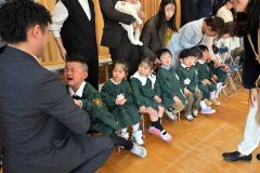 帯広第二ひまわり幼稚園入園式４（９日、金野和彦撮影）