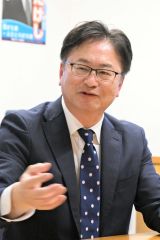 ２期目への抱負を語る按田氏（須貝拓也撮影）